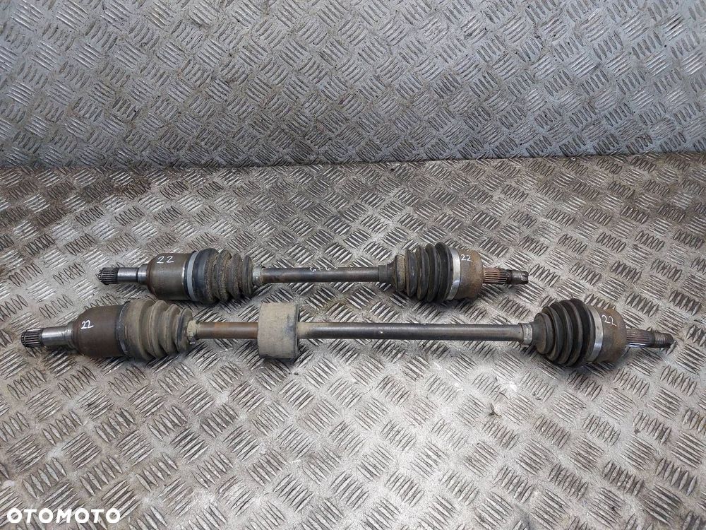 PÓŁOŚ LEWY PRZÓD + PRAWY PRZÓD 5B FIAT PANDA II 1.1 8V - 1