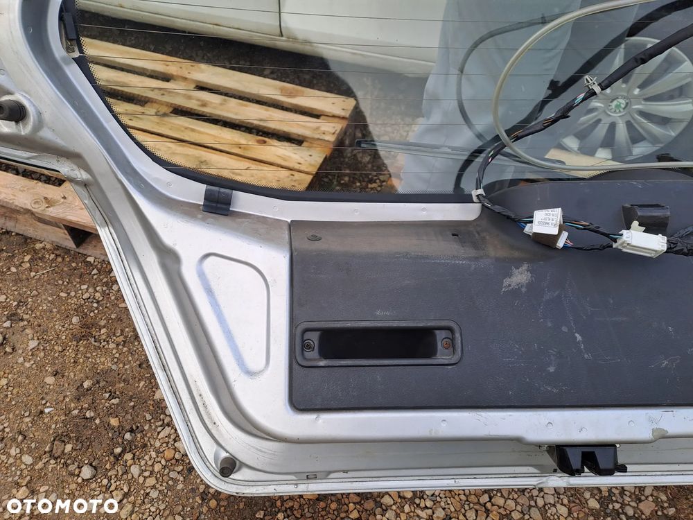 Chevrolet Aveo T250 HB 5D klapa bagażnika zderzak drzwi kod lakieru 92U - 9