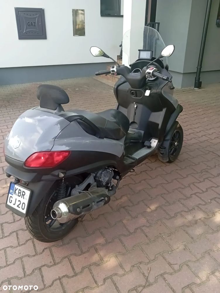 Piaggio MP-3 - 4