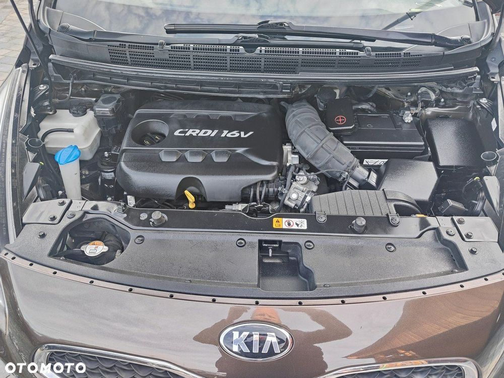 Kia Carens - 32