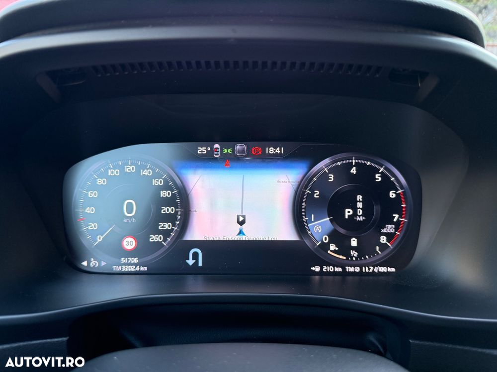 Volvo XC 40 B4 AT8 AWD Mild Hybrid Momentum Pro - 6