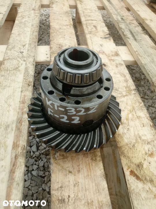 Dyferencjał Carraro 26.09M + TB 10/32 Wkład Koło talerzowe Wałek ataku Przekładnia zębata Mechanizm różnicowy Dyfer Atak Satelity Oś Most napędowy Obudowa Kramer 180 280 120 - 11