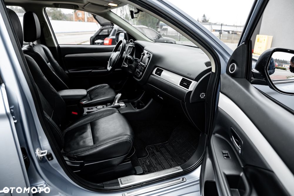 Mitsubishi Outlander 2.0 4WD Plus - 33