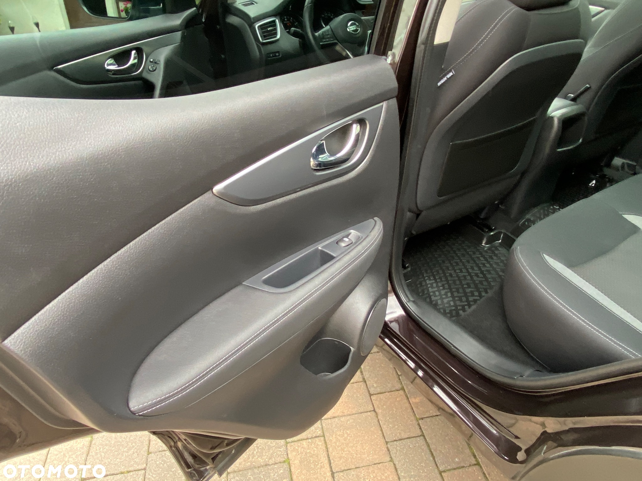 Nissan Qashqai 1.3 DIG-T N-Connecta - 36