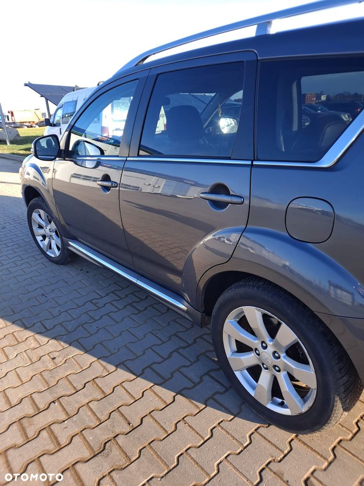 Mitsubishi Outlander - 8