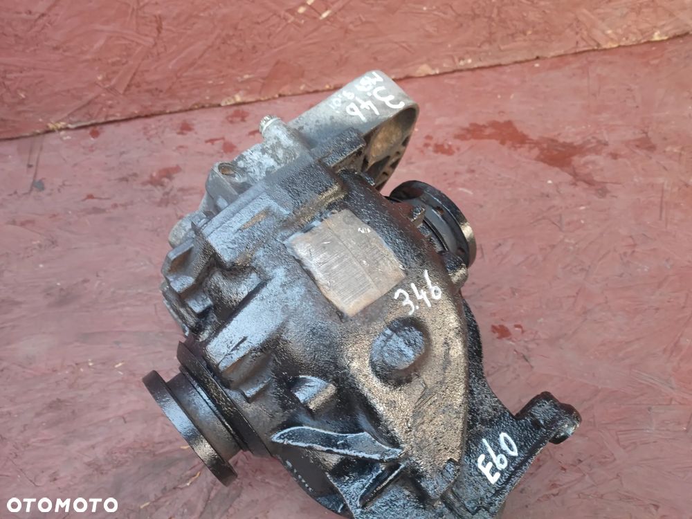 BMW E60 / E61 ORYGINALNY DYFERENCJAŁ TYŁ / DYFER / PRZEKŁADNIA TYŁ DUŻA GŁOWA O PRZEŁOŻENIU 3.46 POD SKRZYNIĘ AUTOMAT I SILNIK M54B30 O NR.  33 10 7 516 882 OEM SPRAWNY W 100% - 12