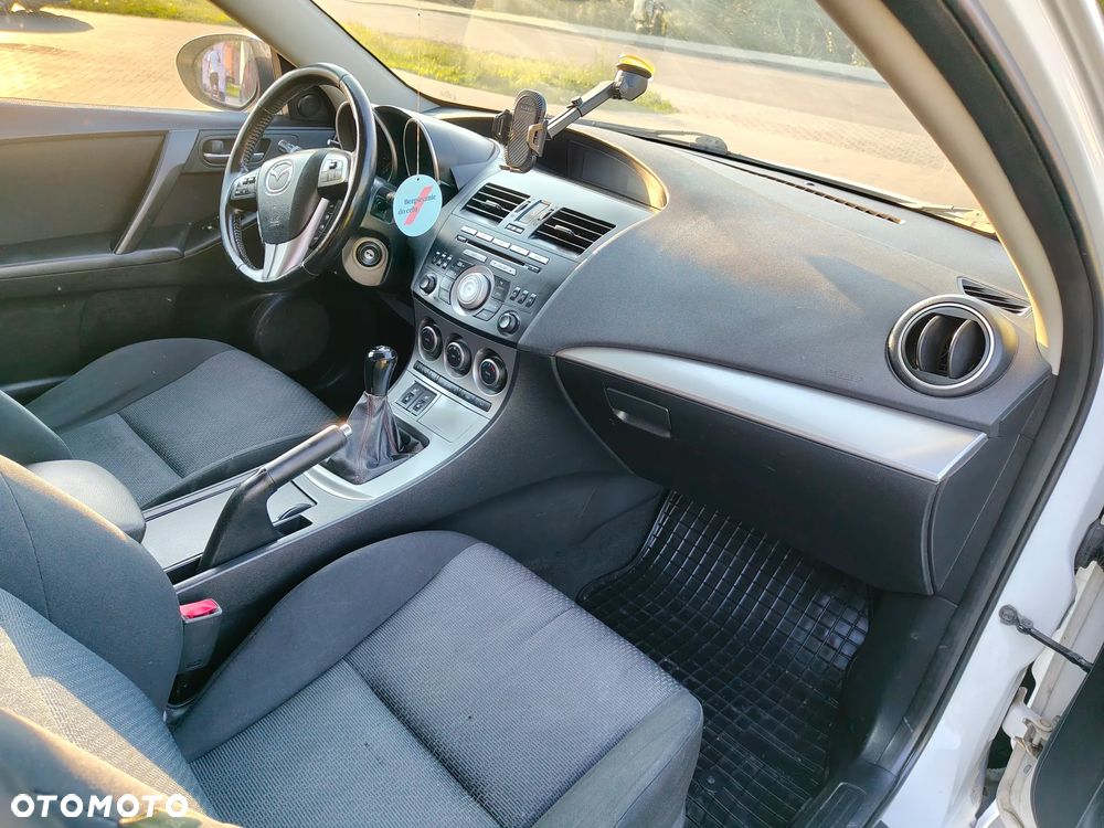 Mazda 3 1.6 Exclusive + - 8
