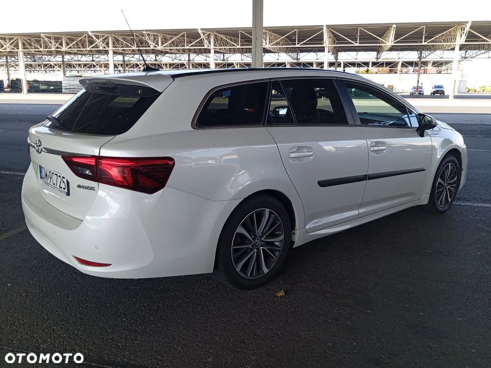 Toyota Avensis 2016 photo 5