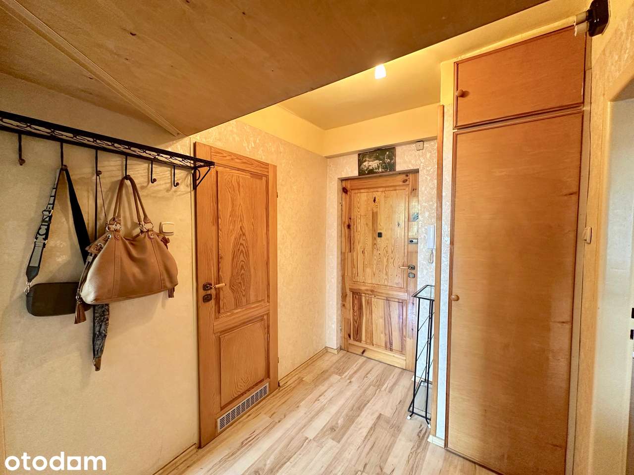 Dwa pokoje z balkonem, 35 m2, osiedle Mieszka 1, ostatnie piętro.