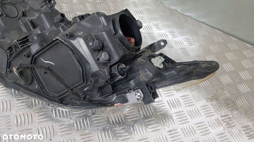 toyota auris ii lift 15-18 lampa reflektor prawy przód przedni eu - 7