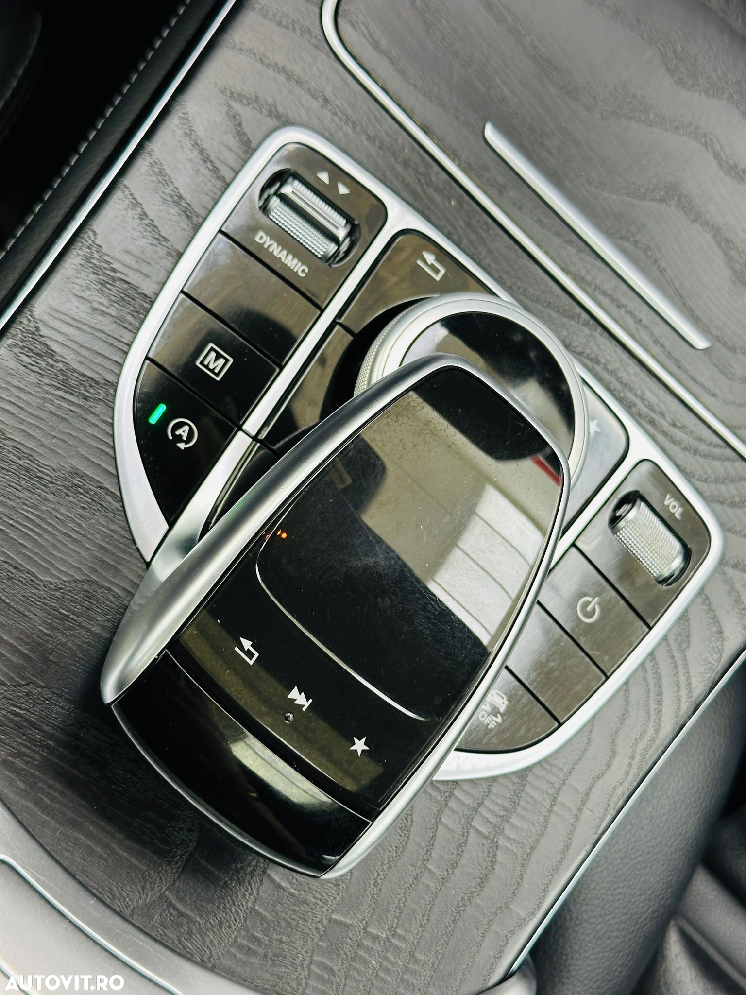 Mercedes-Benz GLC - 32