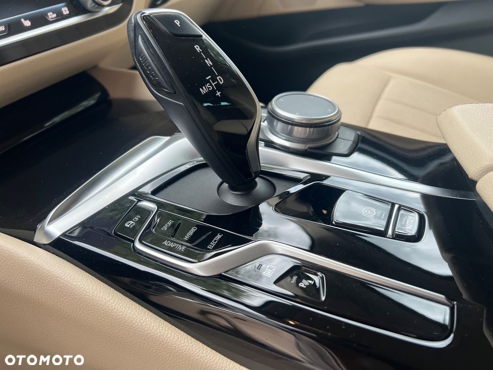 BMW Seria 5 530e xDrive - 25