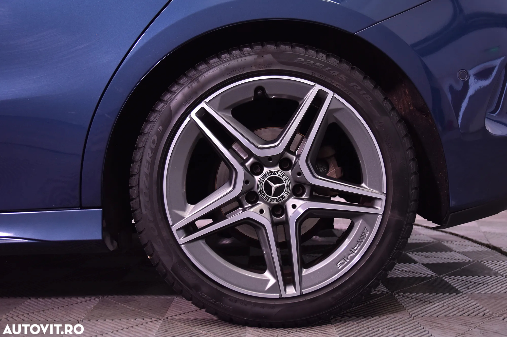 Mercedes-Benz B 180 7G-DCT AMG Line - 13