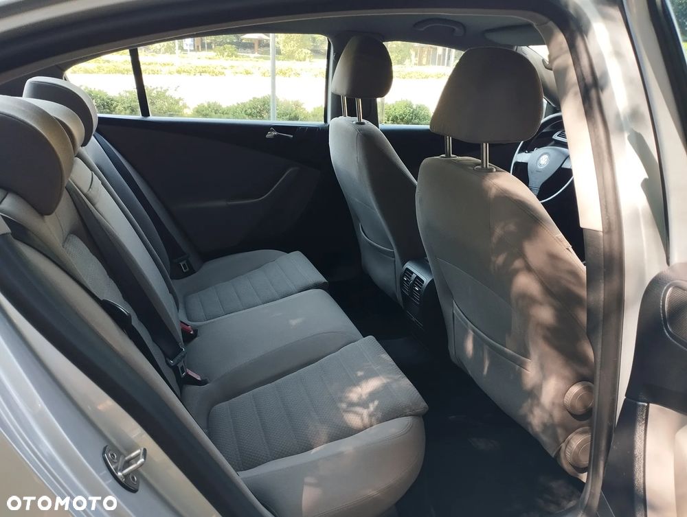 Volkswagen Passat 2.0 TDI DSG Highline - 24