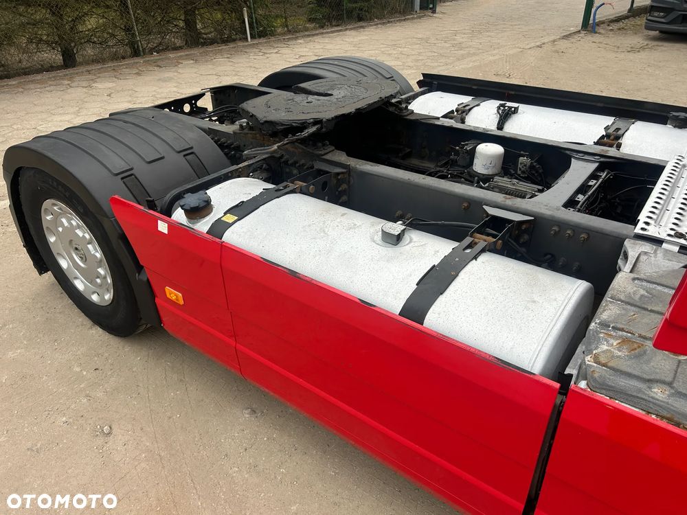 Volvo FH 460 AUTOMAT / HALOGENY ORUROWANIE / FULL SPOJLERY / OBRTOWE SIEDZENIE / KSENONY / LED / POLSKI SALON / PRZEBIEG 995 TYS. KM / EURO 6 / 2014 ROK !! - 23