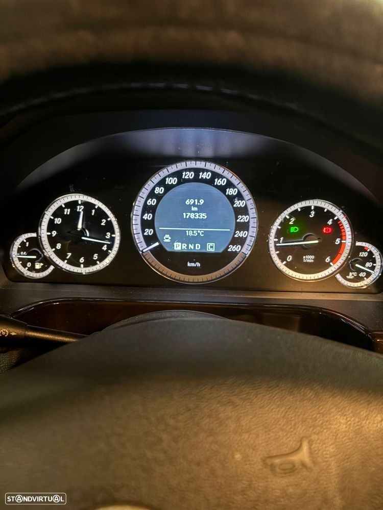 Mercedes-Benz E 220 CDI DPF BlueEFFICIENCY Auto - 17