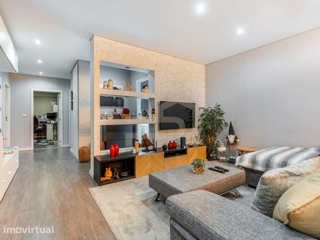 Apartamento T3 Totalmente Remodelado com Garagem - Excelente Locali... - Grande imagem: 4/18