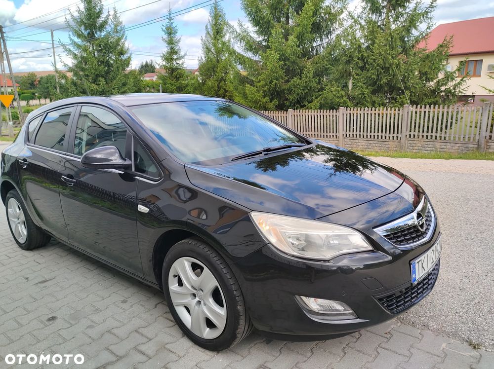 Opel Astra 2012 photo 2