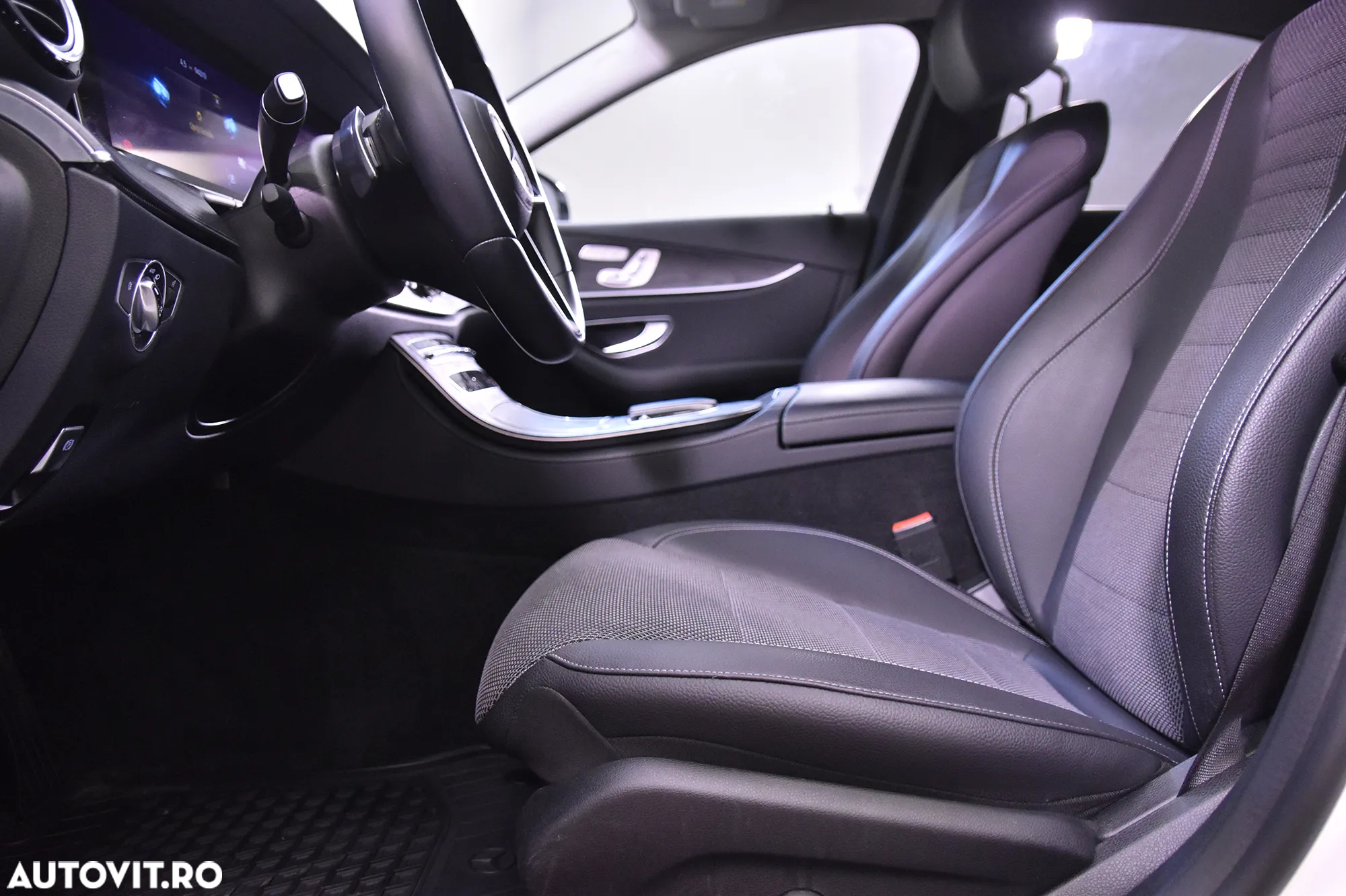 Mercedes-Benz E 300 4Matic 9G-TRONIC AMG Line - 24