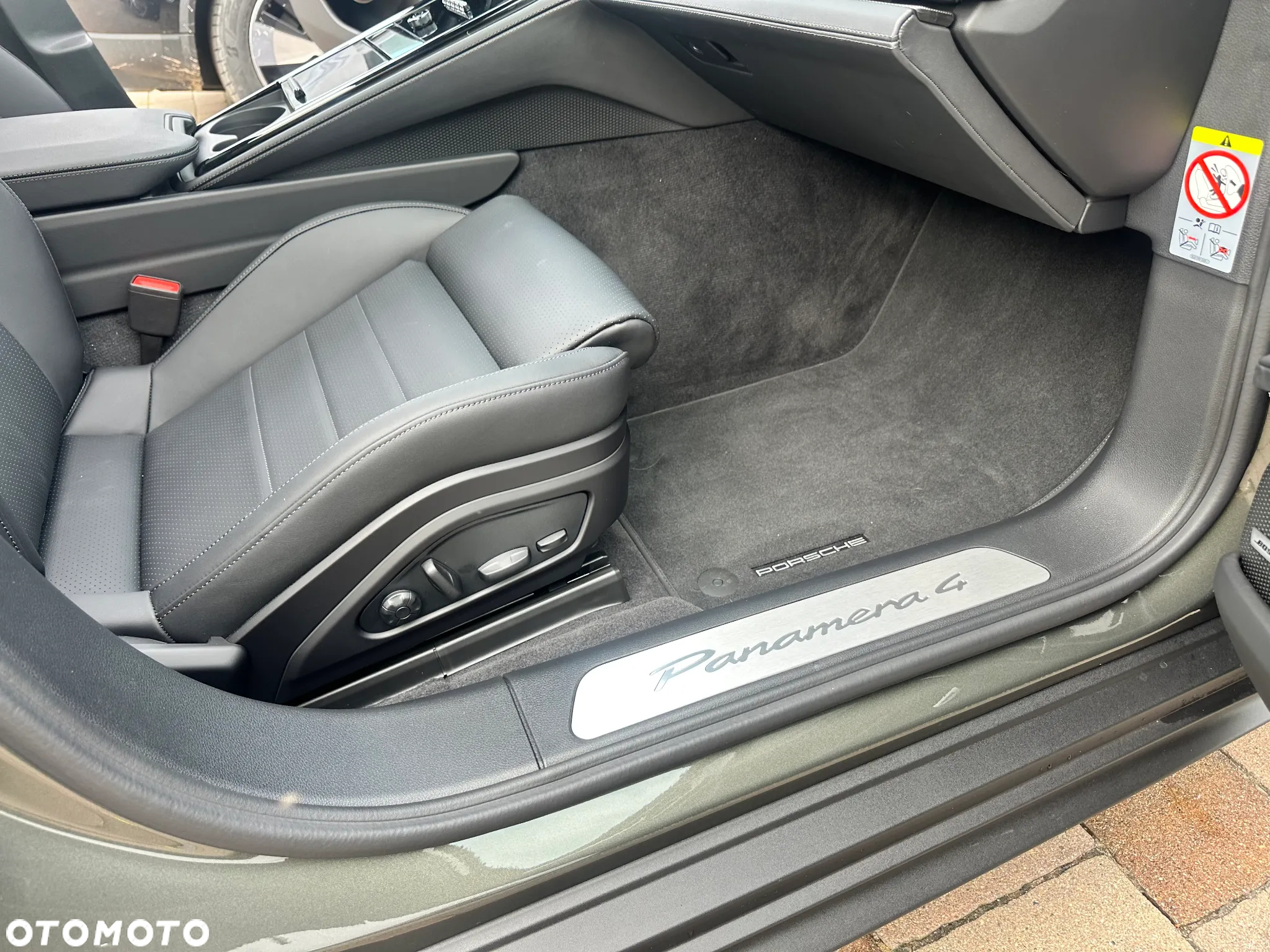 Porsche Panamera 4 E-Hybrid PHEV - 30