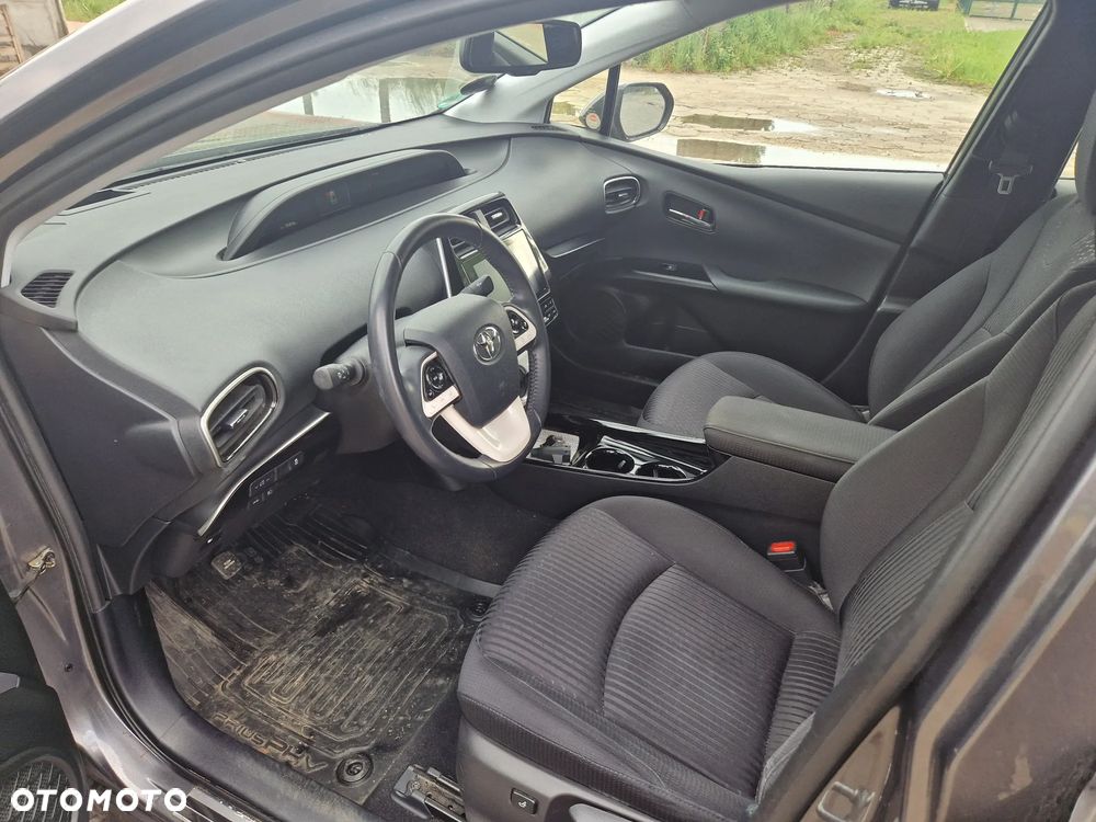 Toyota Prius Hybrid - 10