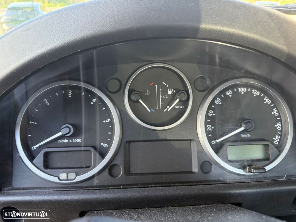 Land Rover Defender - 21