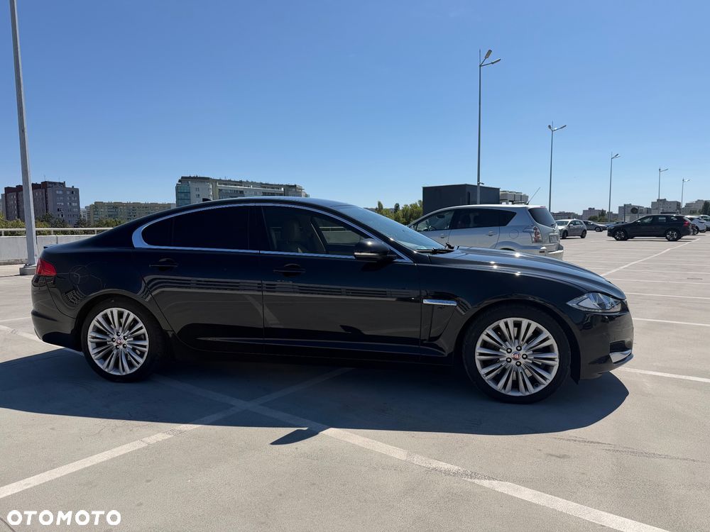 Jaguar XF 3.0 T AWD Premium Luxury - 4