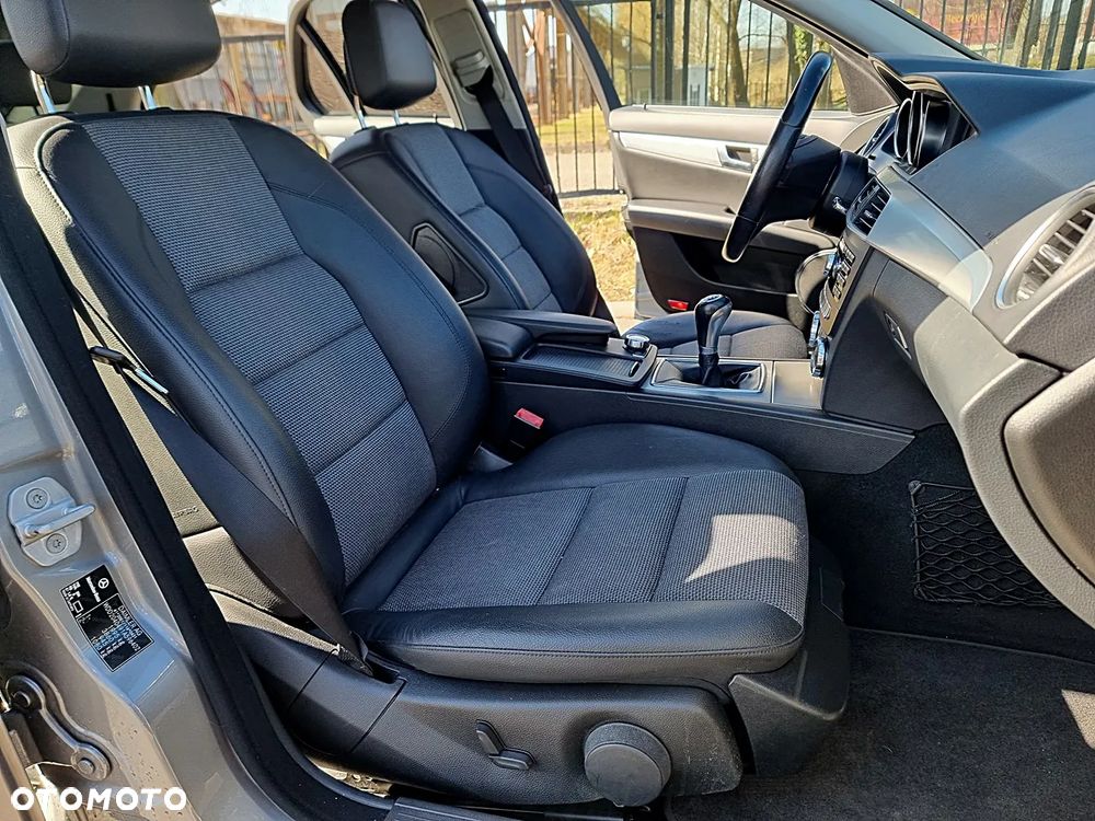 Mercedes-Benz Klasa C 180 CGI BlueEFFICIENCY Avantgarde - 7