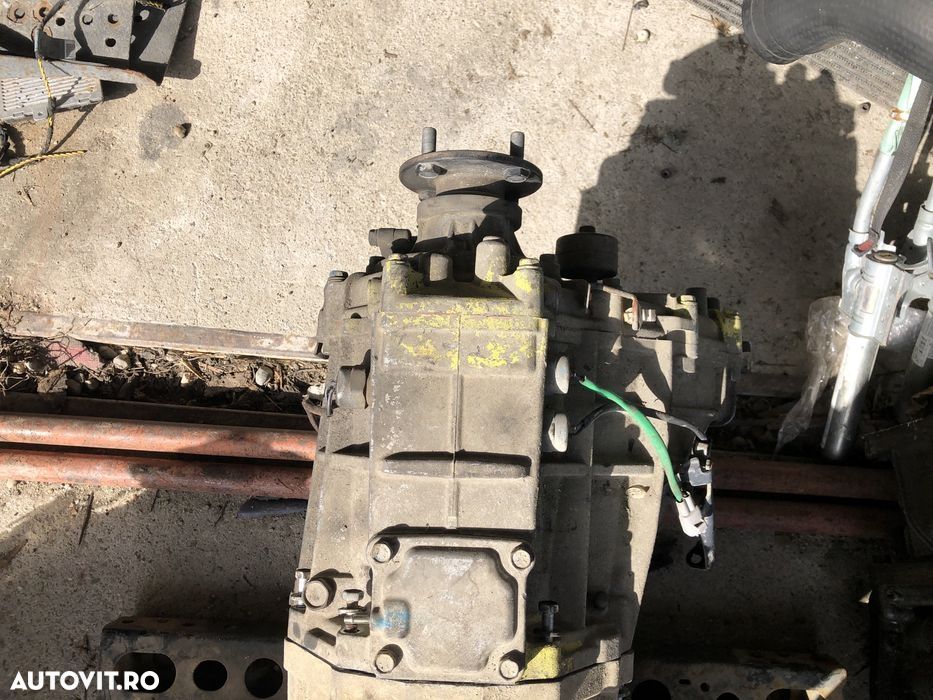 Cutie transfer reductor grup toyota Land Cruiser j120 automata 4 trepte  diferențial centrala 2002-2006 - 1