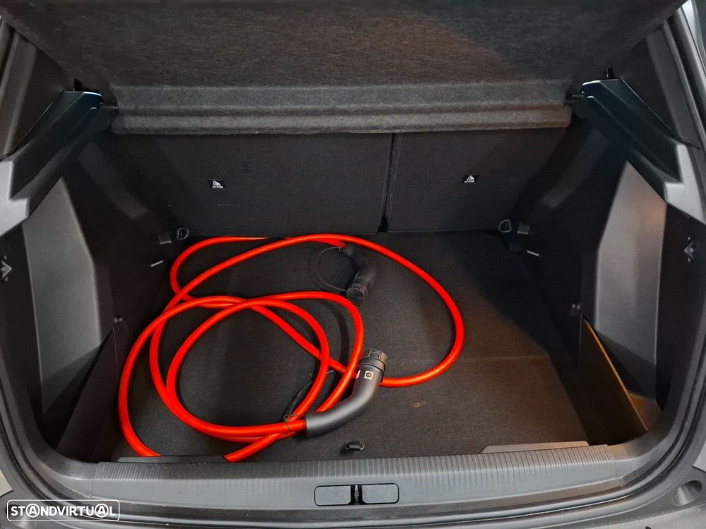 Peugeot e-2008 54 kWh Allure - 24