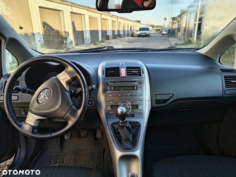 Toyota Auris 1.6 VVT-i Executive - 10