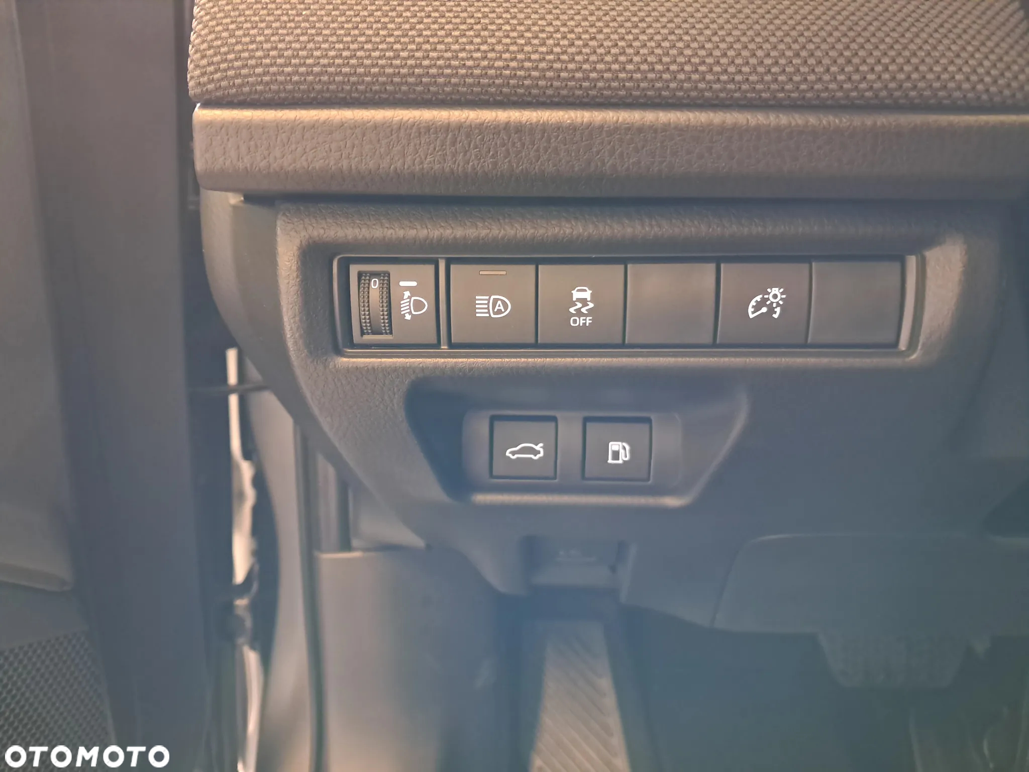Toyota Camry 2.5 Hybrid Dynamic Force Comfort e-CVT - 18