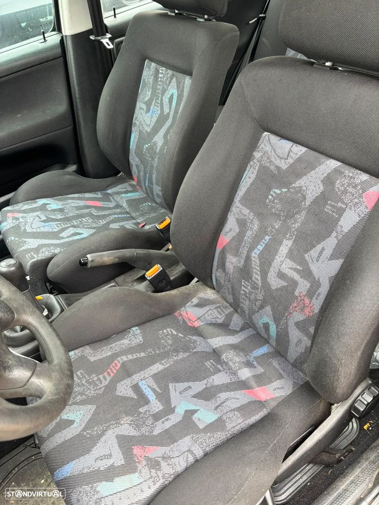 VW Golf 1.6 GT - 14