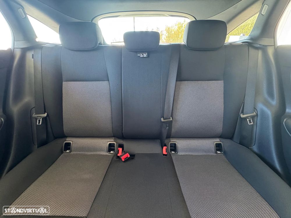 Mercedes-Benz CLA 180 d Shooting Brake 7G-DCT - 37