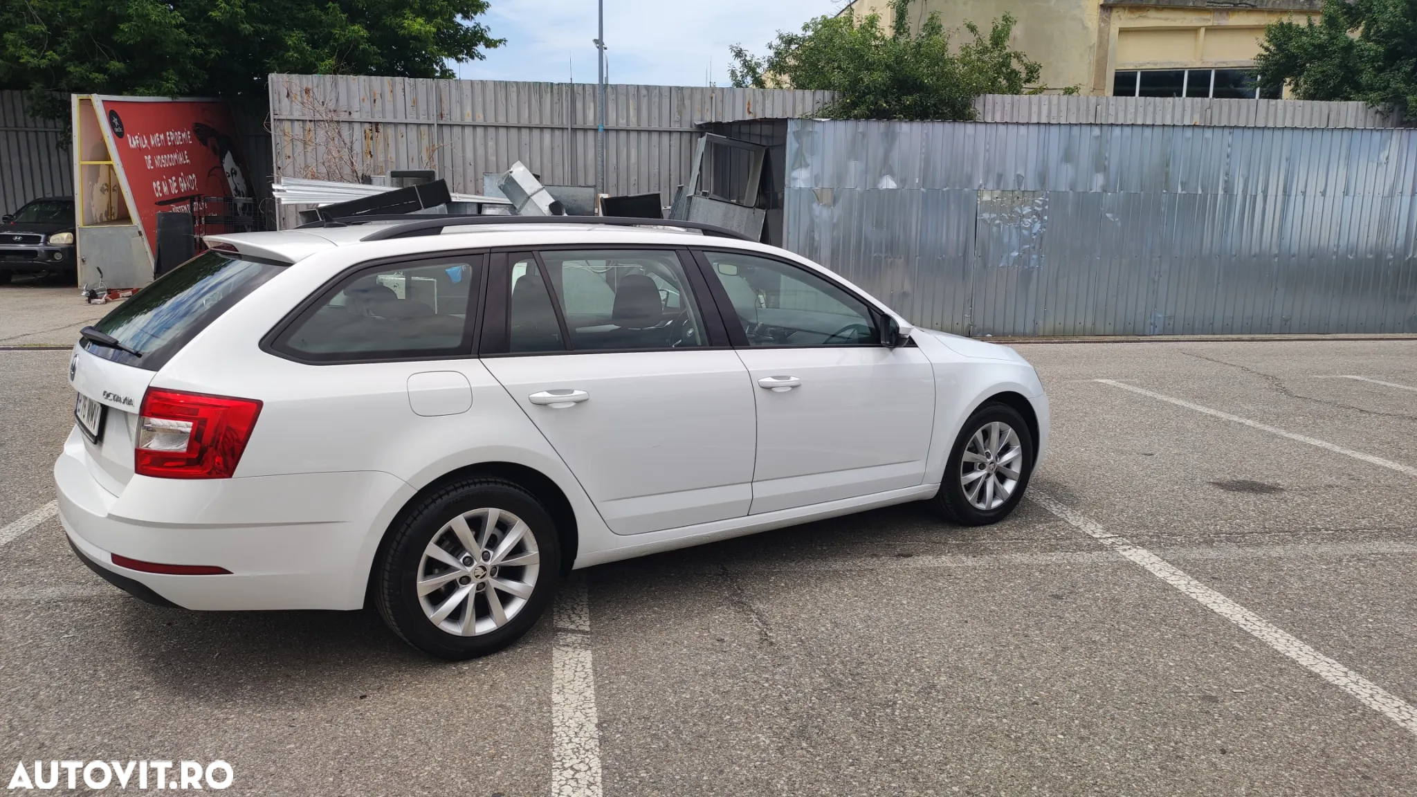 Skoda Octavia Combi Diesel 1.6 TDI DSG Style - 2