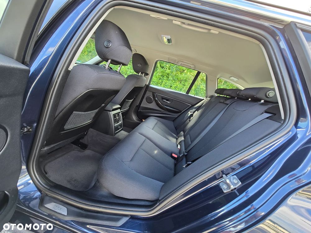 BMW Seria 3 328i Touring Luxury Line - 11