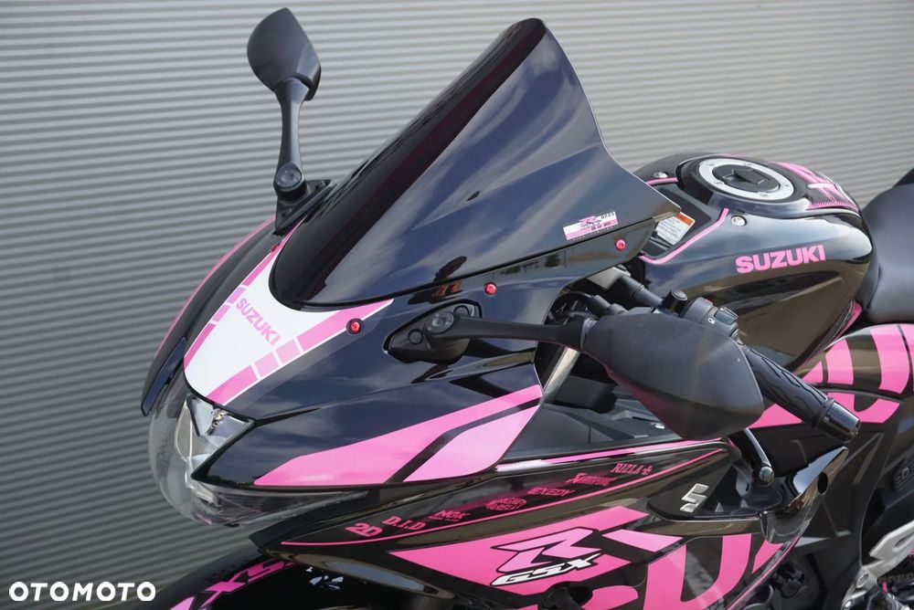 Suzuki GSX - 22