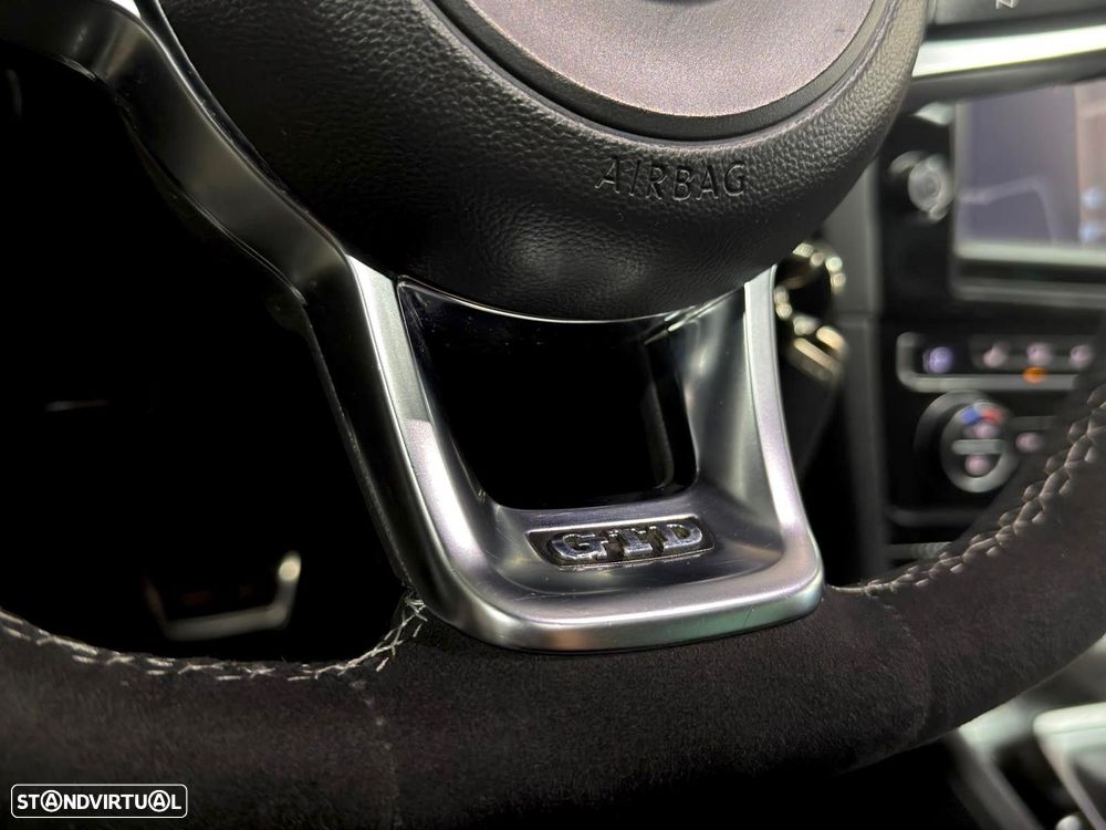 VW Golf 2.0 TDI GTD DSG - 36