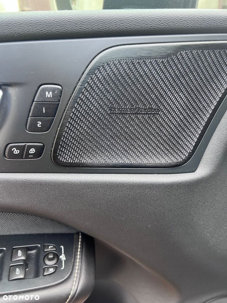 Volvo XC 60 D4 R-Design - 11