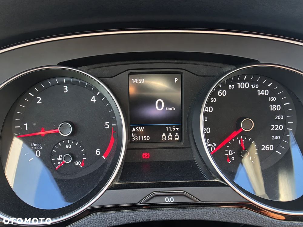 Volkswagen Passat 2018 photo 2