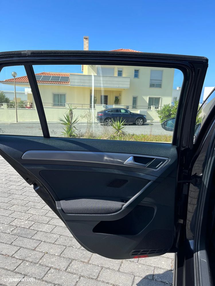 VW Golf 1.6 TDi Trendline BlueMotion - 28
