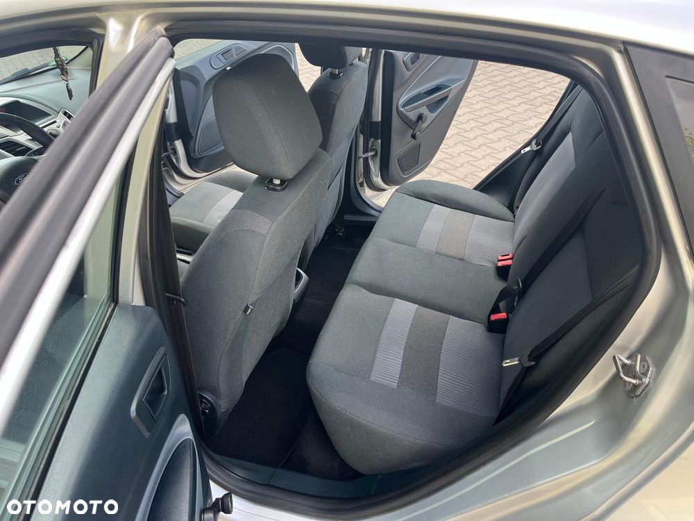 Ford Fiesta - 12