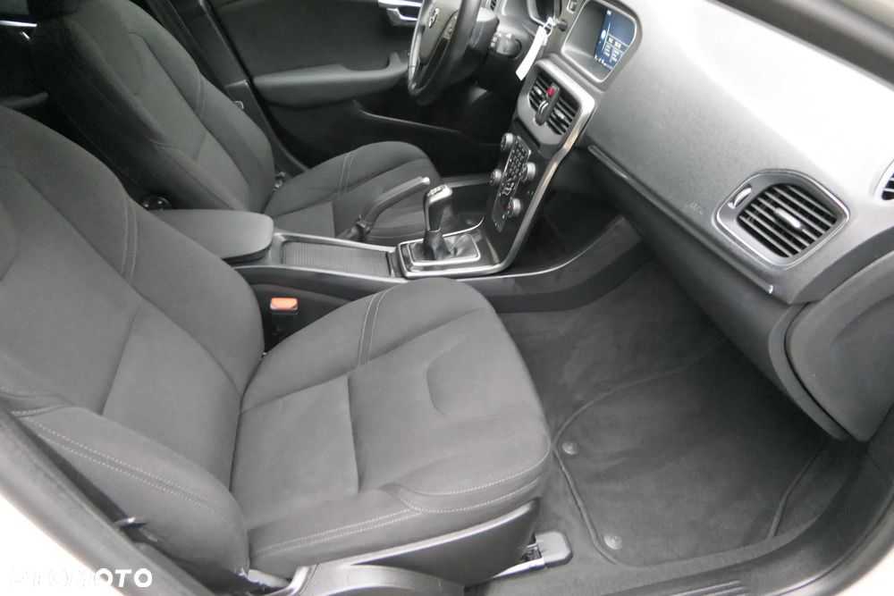 Volvo V40 T2 Drive-E Momentum - 21