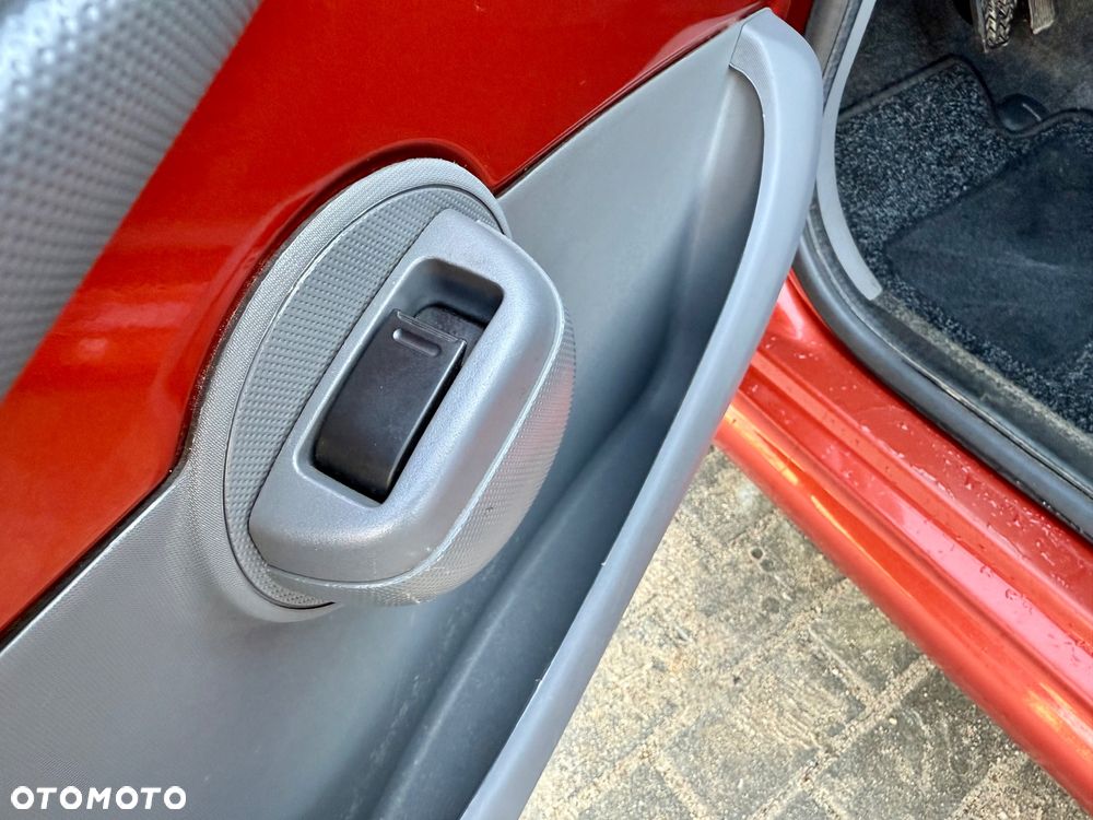 Peugeot 107 1.0 Trendy 2-Tronic - 28