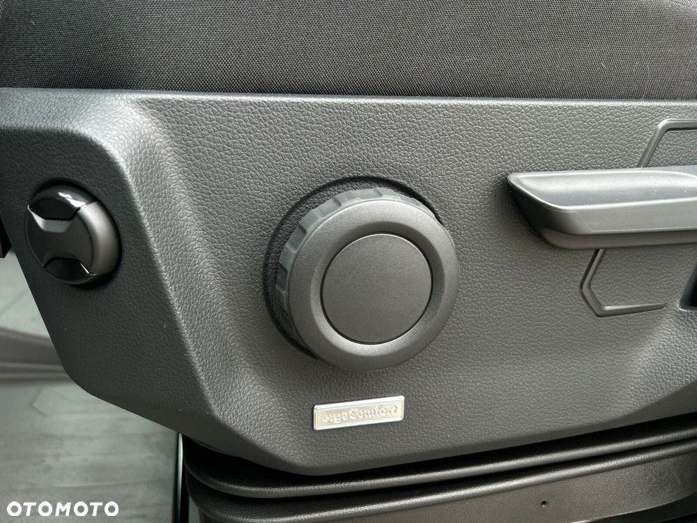 Volkswagen Crafter Crafter 35 Skrzyniowy z podwójną kabiną silnik: 2,0 l EU6 SCR 177 KM / skrzynia biegów: 4MOTION automatyczna 8-biegowa rozstaw osi: 3640 mm - 16