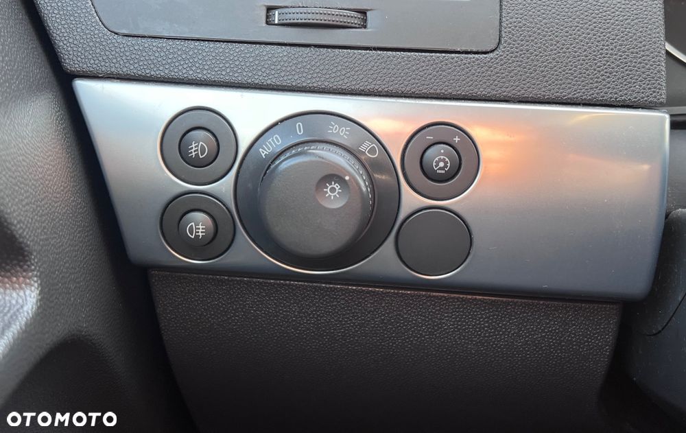 Opel Astra 1.6 Cosmo - 22