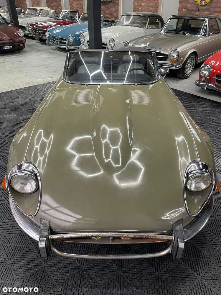 Jaguar E-Type - 7
