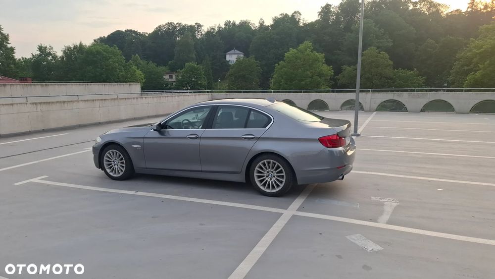 BMW Seria 5 535i xDrive - 11