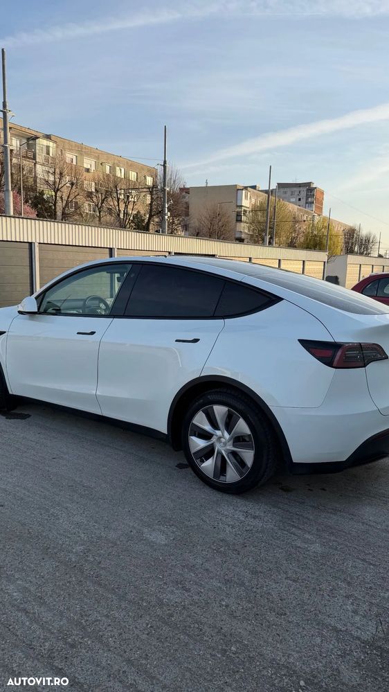 Tesla Model Y AWD Performance - 3
