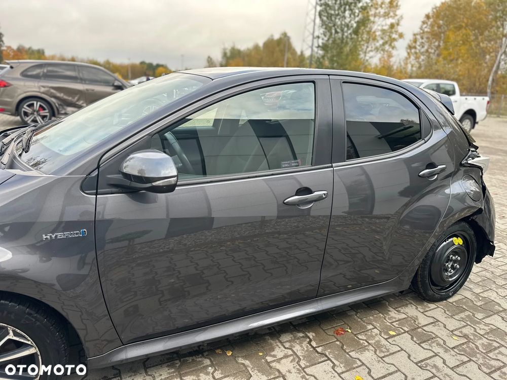 Toyota Yaris Hybrid 100 Selection - 5